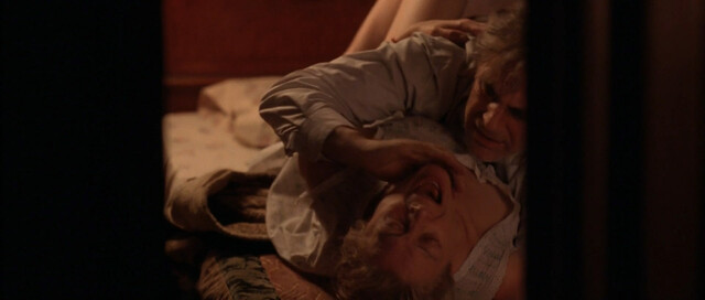 Moira Kelly nude, Vanessa Redgrave sexy – Little Odessa (1994)