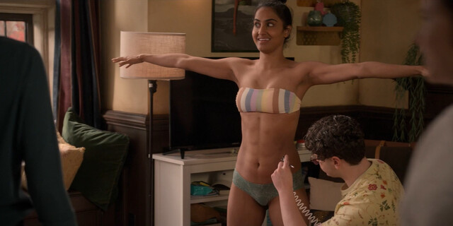 Pauline Chalamet nude, Amrit Kaur nude, Nili Rain Segal nude, Lauren Spencer sexy – The Sex Lives of College Girls s01e02 (2021)