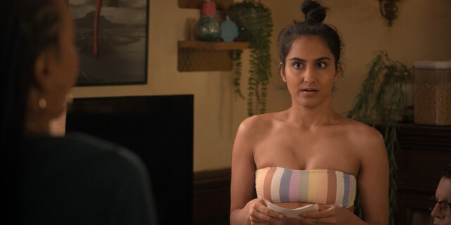 Pauline Chalamet nude, Amrit Kaur nude, Nili Rain Segal nude, Lauren Spencer sexy – The Sex Lives of College Girls s01e02 (2021)