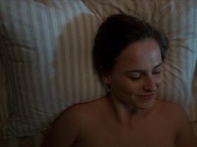 Alyah Chanelle Scott sexy, Pauline Chalamet sexy – The Sex Lives of College Girls s01e01 (2021)