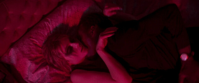 Thomasin McKenzie sexy, Anya Taylor-Joy sexy – Last Night in Soho (2021)