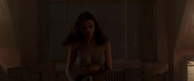 Thomasin McKenzie sexy, Anya Taylor-Joy sexy – Last Night in Soho (2021)