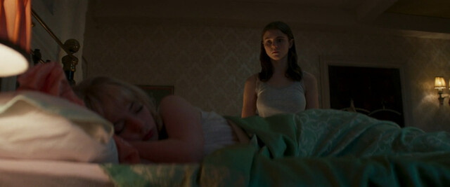 Thomasin McKenzie sexy, Anya Taylor-Joy sexy – Last Night in Soho (2021)