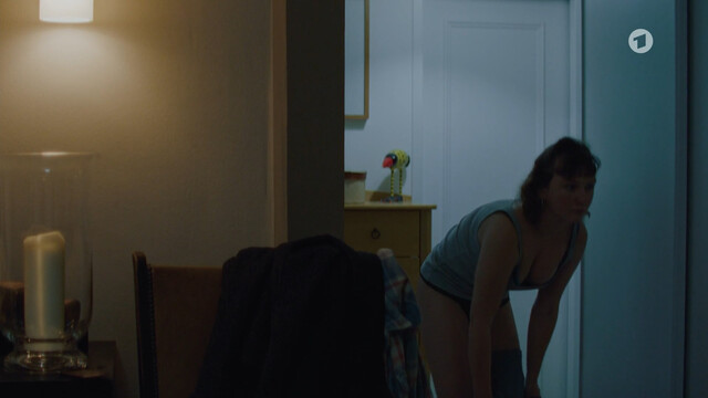 Jule Bowe nude, Laura-Sophie Warachewicz nude, Milena Kaltenbach sexy – Tatort e1178 (2021)