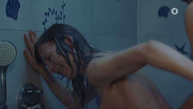 Jule Bowe nude, Laura-Sophie Warachewicz nude, Milena Kaltenbach sexy – Tatort e1178 (2021)
