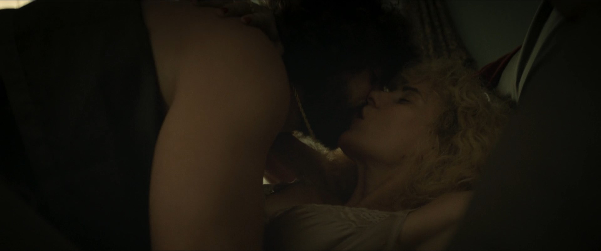 Julieta Cardinali sexy, Tea Falco sexy – Maradona Blessed Dream (Maradona sexy, sueno bendito) s01e08 (2021)