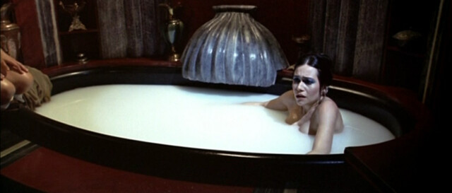 Alessandra Negrini nude, Karine Carvalho sexy – Cleopatra (2007)