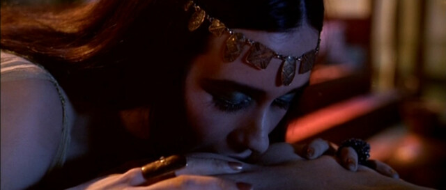 Alessandra Negrini nude, Karine Carvalho sexy – Cleopatra (2007)