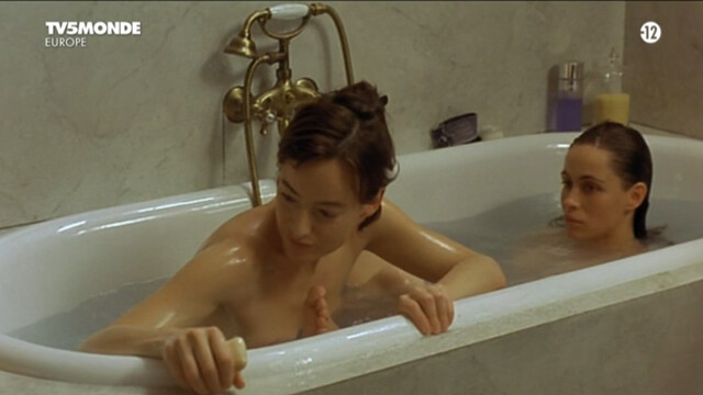 Emmanuelle Beart nude, Pascale Bussieres nude – Replay (La repetition) (2001)
