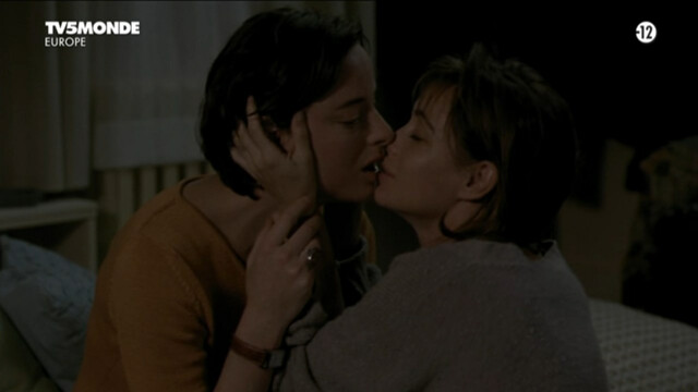 Emmanuelle Beart nude, Pascale Bussieres nude – Replay (La repetition) (2001)