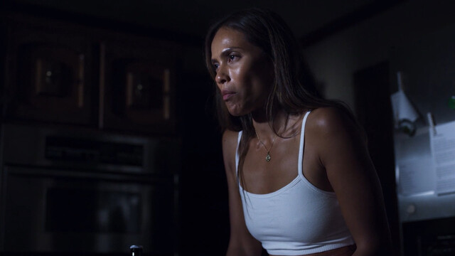 Lesley-Ann Brandt sexy, Rachel True sexy – Horror Noire (2021)