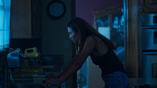 Lesley-Ann Brandt sexy, Rachel True sexy – Horror Noire (2021)