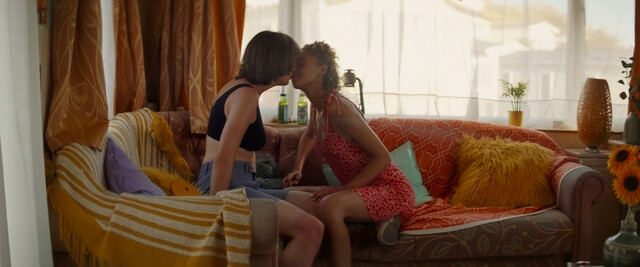Ella-Rae Smith sexy, Nell Barlow sexy – Sweetheart (2021)