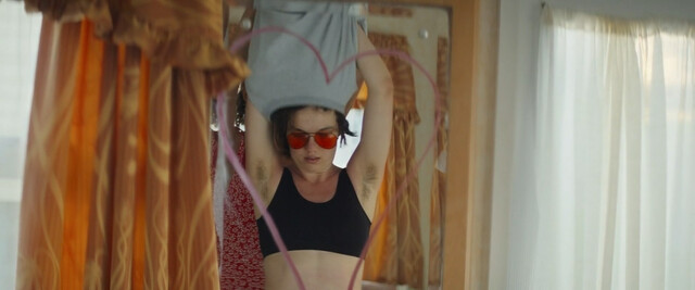 Ella-Rae Smith sexy, Nell Barlow sexy – Sweetheart (2021)