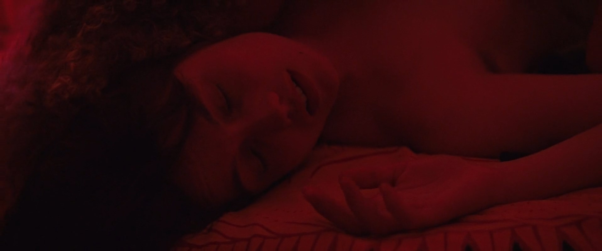 Ella-Rae Smith sexy, Nell Barlow sexy – Sweetheart (2021)