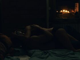 Abigail Breslin nude, Camille Cottin sexy – Stillwater (2021)