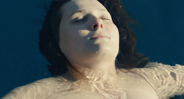 Abigail Breslin nude, Camille Cottin sexy – Stillwater (2021)