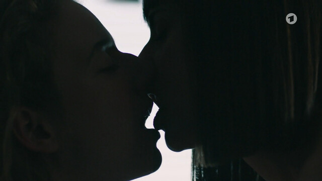 Anica Happich nude, Henriette Nagel nude, Yevgenia Korolov sexy – Tatort e1174 (2021)
