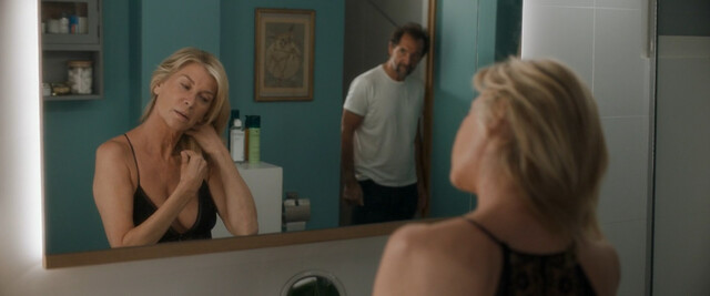 Alice de Lencquesaing nude, Michele Laroque sexy – Chacun chez soi (2020)