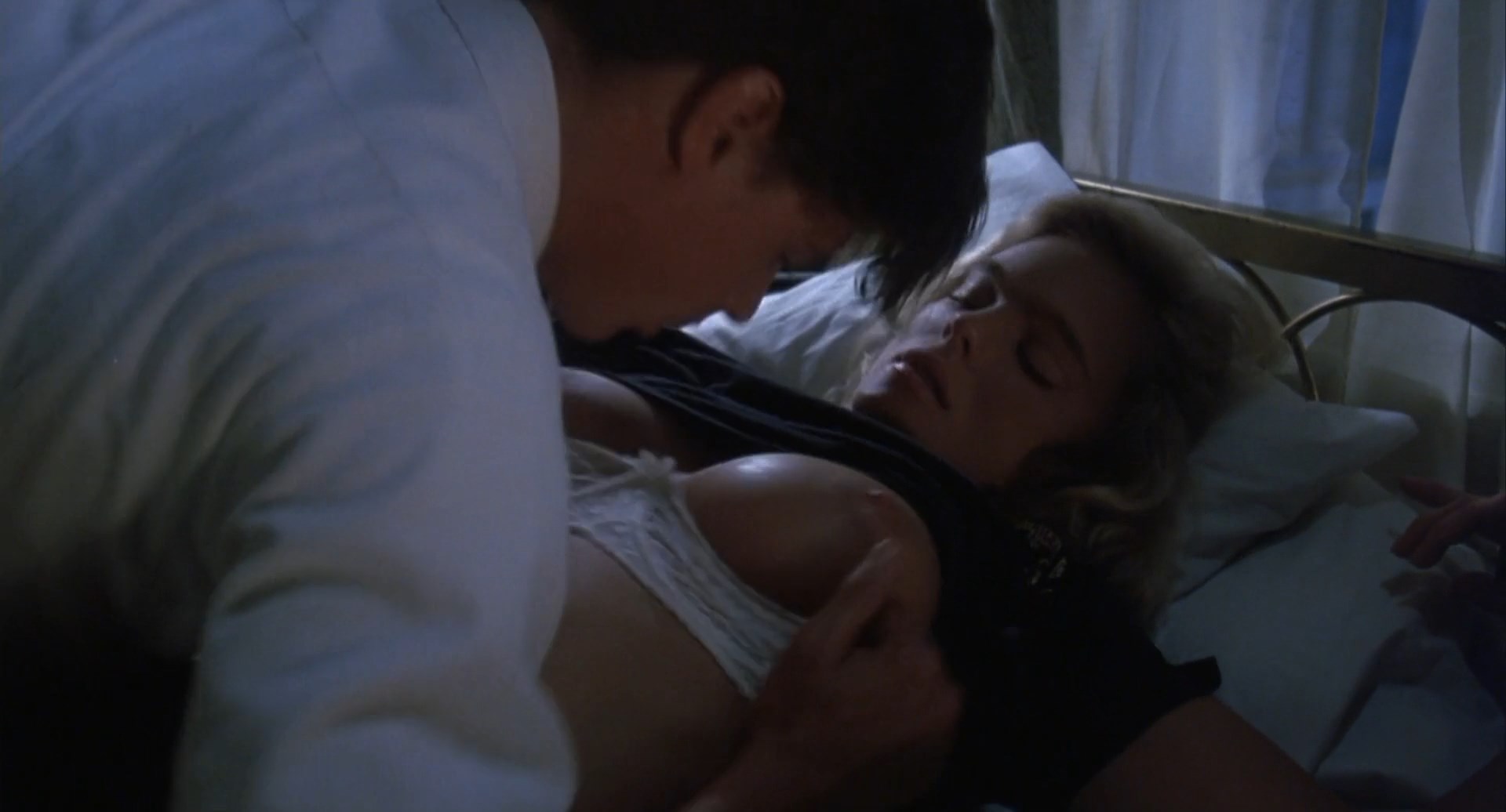 Erika Eleniak nude, Marilu Henner sexy – Chasers (1994)