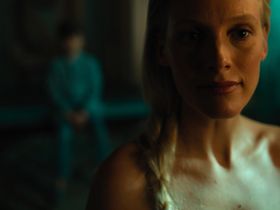 Lou Llobell sexy, Laura Birn sexy – Foundation s01e02 (2021)