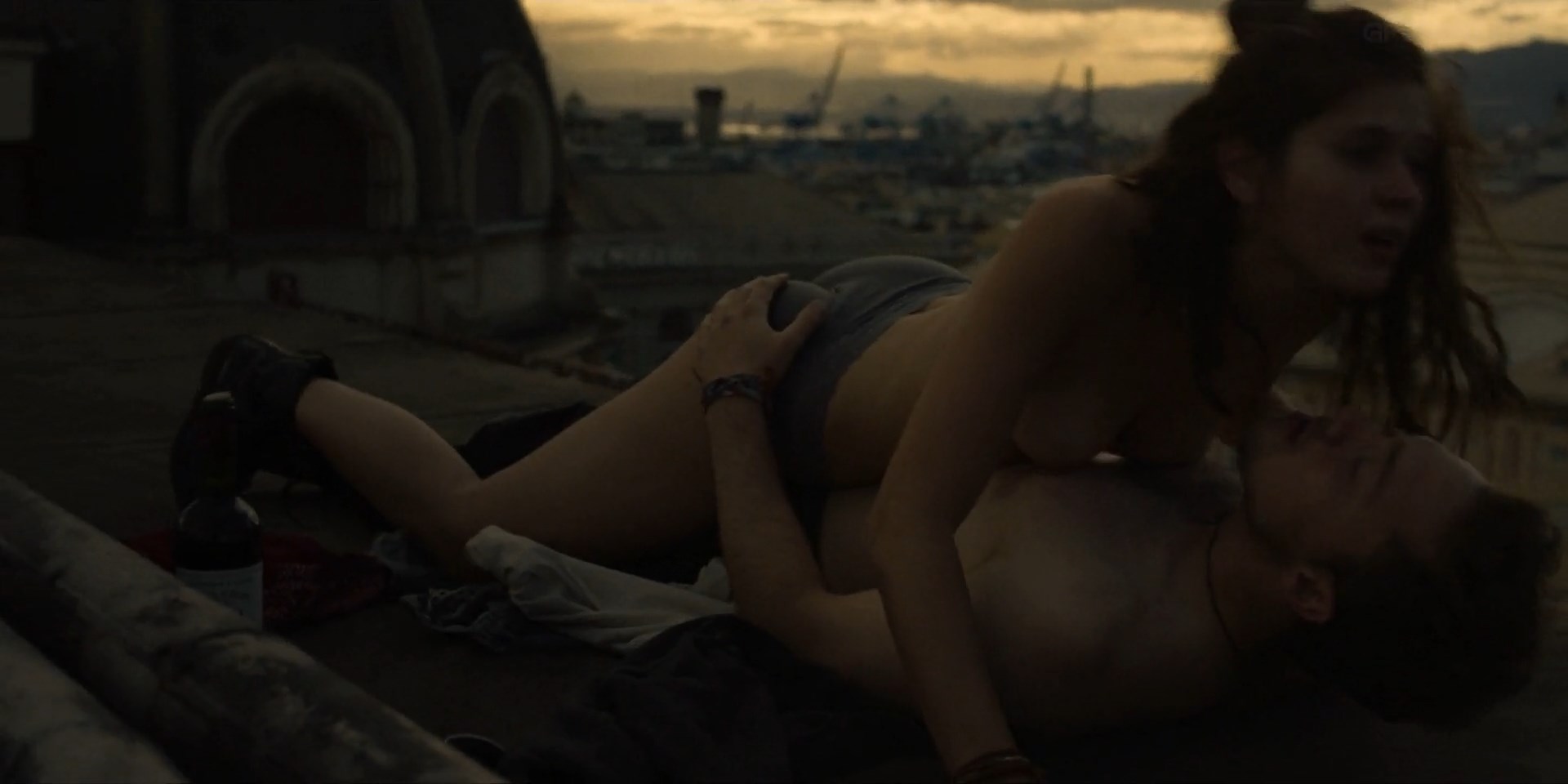 Caroline Hartig sexy, Hannah Hoekstra nude – Blackout s01e02 (2021)