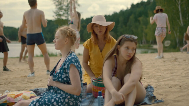 Polina Guhman sexy, Elizaveta Ishchenko sexy, Alisa Tarasenko sexy – Sama dura s02e01-02 (2021)