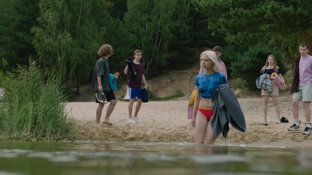 Polina Guhman sexy, Elizaveta Ishchenko sexy, Alisa Tarasenko sexy – Sama dura s02e01-02 (2021)