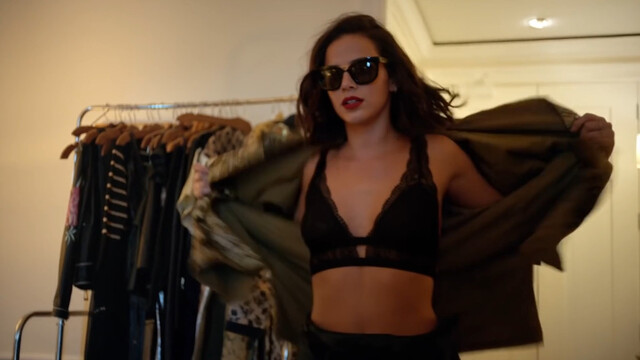 Alinne Moraes sexy, Juliana Paes sexy, Mariana Ximenes sexy, Bruna Marquezine sexy, Carolina Dieckmann sexy, Sabrina Sato sexy, Luisa Arraes sexy – Oitavo (2017)