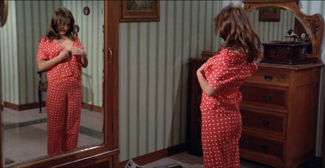 Jenny Tamburi nude, Lisa Gastoni nude, Barbara Marzano nude – La seduzione (1973)
