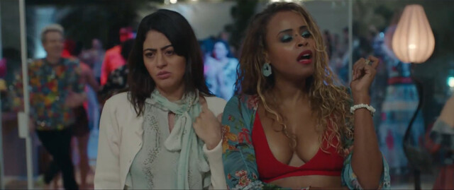 Carol Castro sexy, Roberta Rodrigues sexy – Dois Mais Dois (2021)