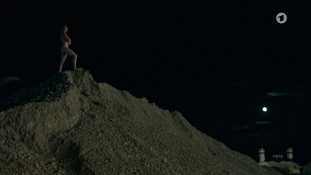 Wolke Hegenbarth nude, Kathrin von Steinburg nude – Toni, mannlich, Hebamme s01e05 (2021)
