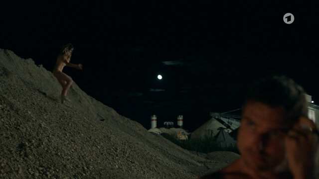 Wolke Hegenbarth nude, Kathrin von Steinburg nude – Toni, mannlich, Hebamme s01e05 (2021)