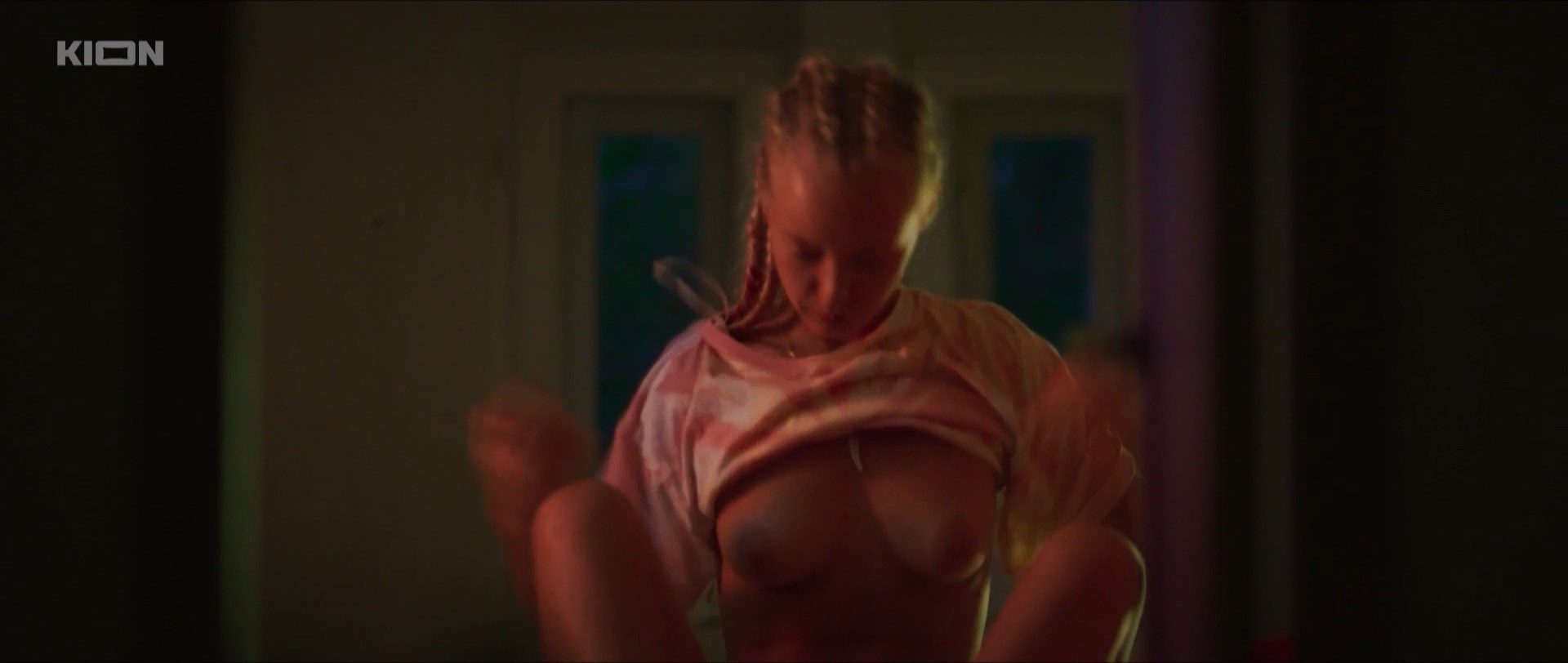 Linda Lapinsh sexy, Viktoriya Agalakova nude – Kosa s01e10 (2021)