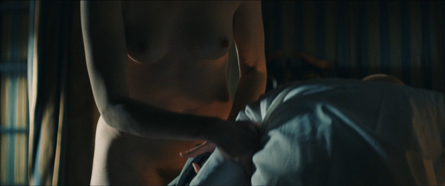 Janina Rudenska nude, Martina Limonta nude, Lidiya Liberman nude – Il cattivo poeta (2020)