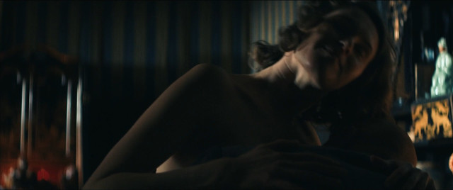 Janina Rudenska nude, Martina Limonta nude, Lidiya Liberman nude – Il cattivo poeta (2020)