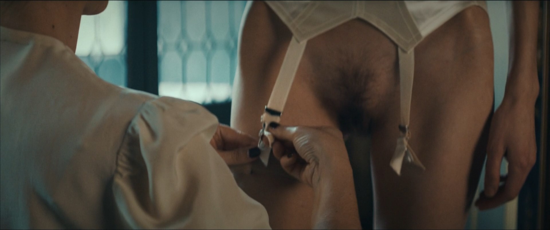 Janina Rudenska nude, Martina Limonta nude, Lidiya Liberman nude – Il cattivo poeta (2020)