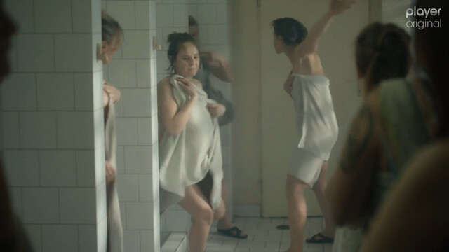 Agata Kulesza sexy, Aleksandra Adamska sexy – Skazana s01e04 (2021)