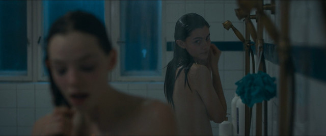 Kristine Froseth sexy, Diana Silvers sexy, Alice Dardenne nude – Birds of Paradise (2021)