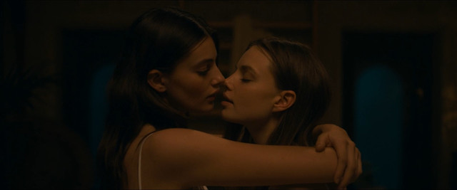 Kristine Froseth sexy, Diana Silvers sexy, Alice Dardenne nude – Birds of Paradise (2021)
