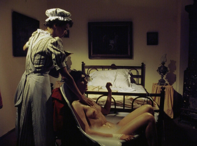 Branka Pujic nude, Maja Sabljic sexy – A Holy Place (Sveto mesto) (1990)