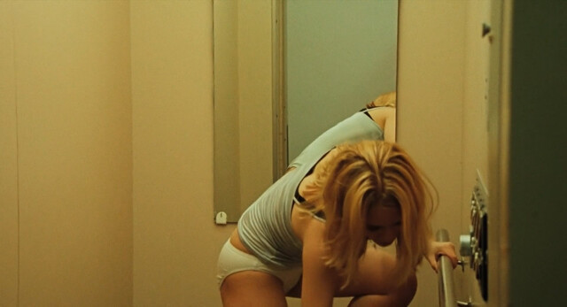 Alexandra Dahlstrom sexy, Rebecka Liljeberg sexy – Fucking Amal (1998)