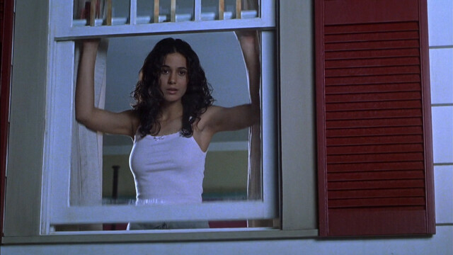 Emmanuelle Chriqui sexy – Snow Day (2000)