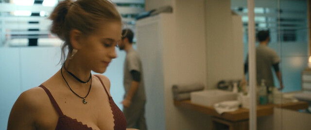 Maria Valverde sexy, Elisabet Casanovas sexy, Susana Abaitua sexy, Claudia Galán nude– Sounds Like Love (Fuimos canciones) (2021)