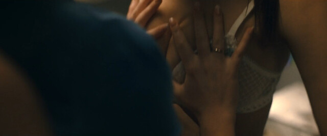 Maria Valverde sexy, Elisabet Casanovas sexy, Susana Abaitua sexy, Claudia Galán nude– Sounds Like Love (Fuimos canciones) (2021)
