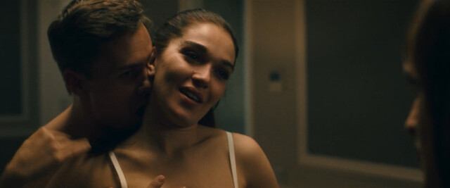 Maria Valverde sexy, Elisabet Casanovas sexy, Susana Abaitua sexy, Claudia Galán nude– Sounds Like Love (Fuimos canciones) (2021)