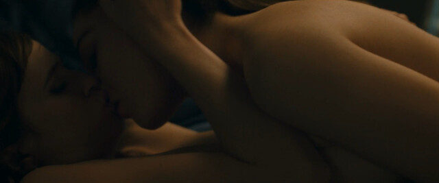 Maria Valverde sexy, Elisabet Casanovas sexy, Susana Abaitua sexy, Claudia Galán nude– Sounds Like Love (Fuimos canciones) (2021)