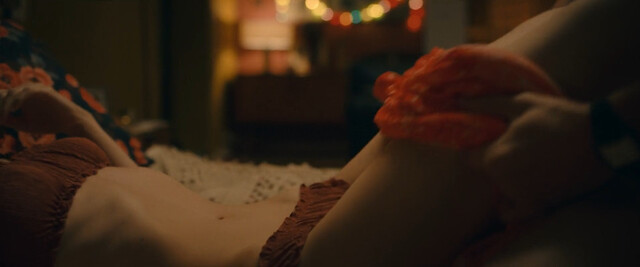 Maria Valverde sexy, Elisabet Casanovas sexy, Susana Abaitua sexy, Claudia Galán nude– Sounds Like Love (Fuimos canciones) (2021)