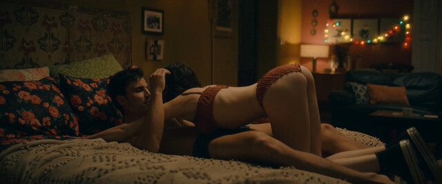 Maria Valverde sexy, Elisabet Casanovas sexy, Susana Abaitua sexy, Claudia Galán nude– Sounds Like Love (Fuimos canciones) (2021)