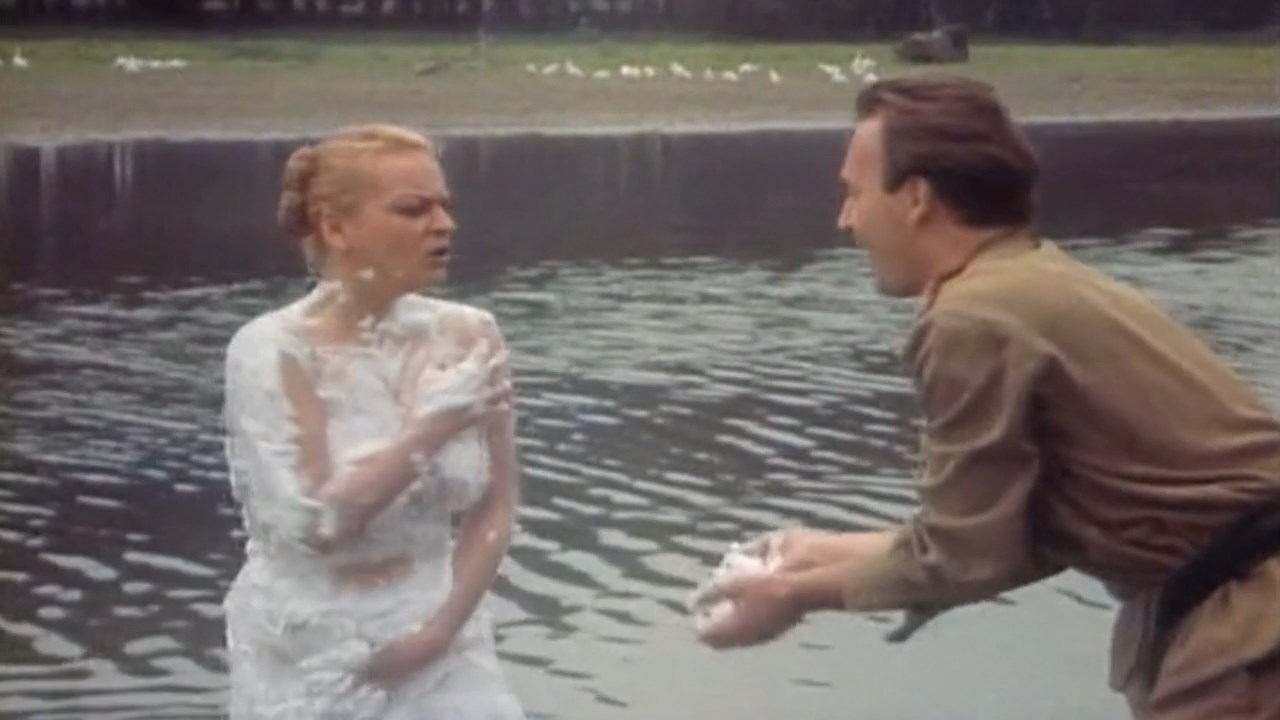 Olivera Viktorovic nude, Vojka Cordic sexy, Katalin Ladik nude, Gorica Popovic sexy, Olivera Jezina nude, Jasna Beri sexy – Sex-partijski neprijatelj br. 1 (1990)